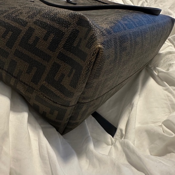 🤎🖤Beautiful Fendi Bag….🤎🖤 Great Condition - Picture 7 of 8